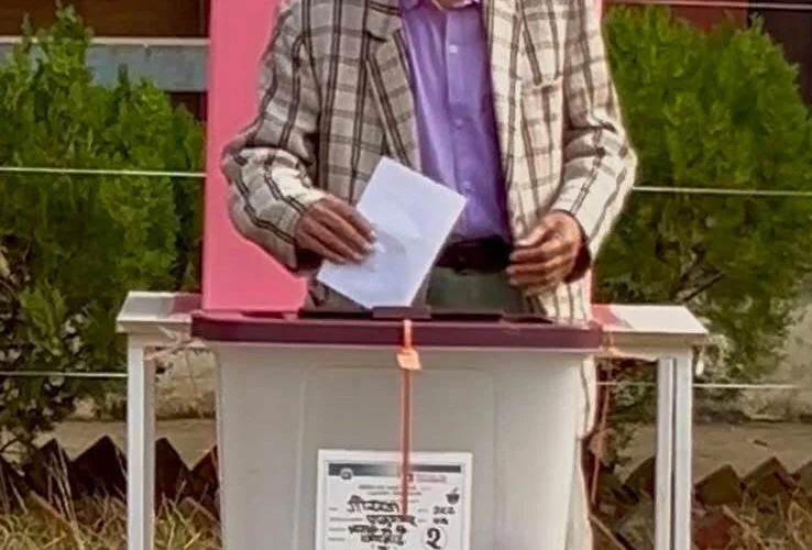 पूर्वप्रधानमन्त्री भट्टराईद्वारा गोरखामा मतदान