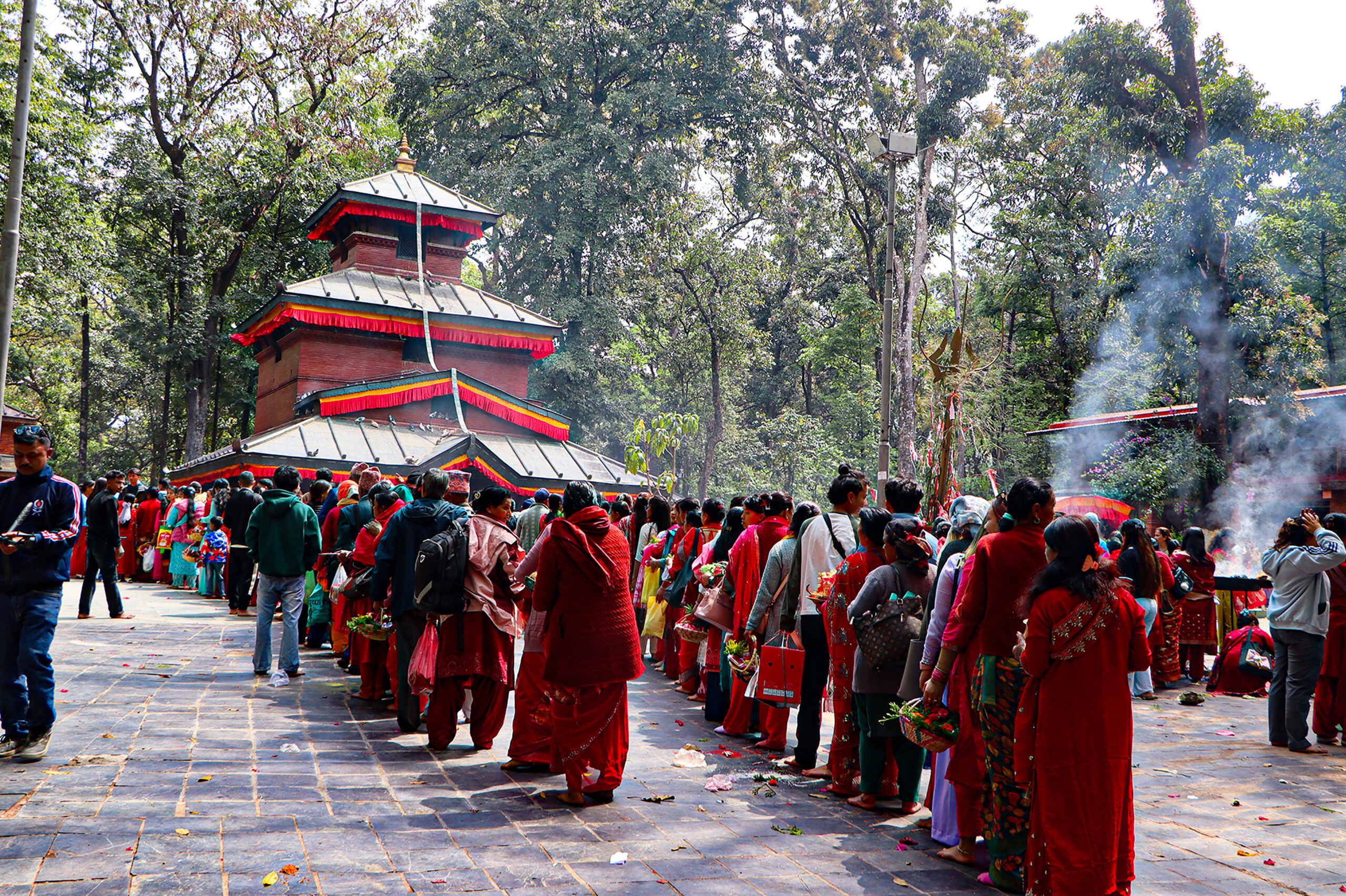 चैते दसैँमा कालिका मन्दिरमा भक्तजनको भीड