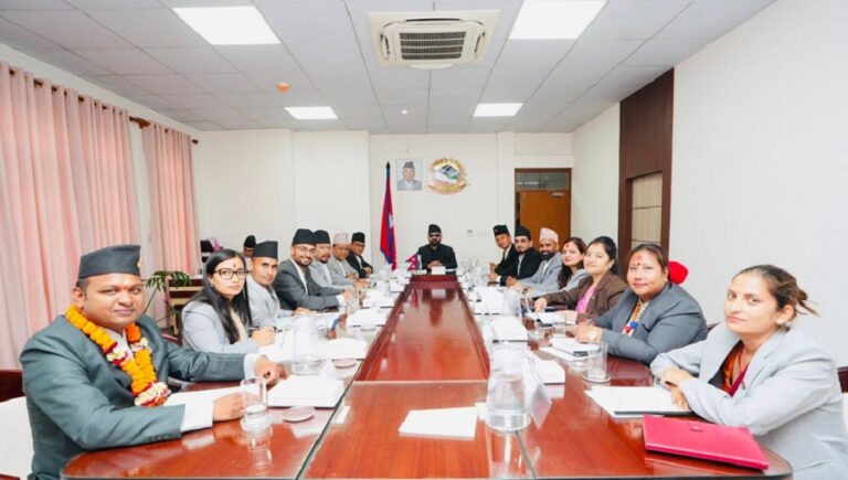 Constitution amendment task force to meet with former senior officials, administrative experts   