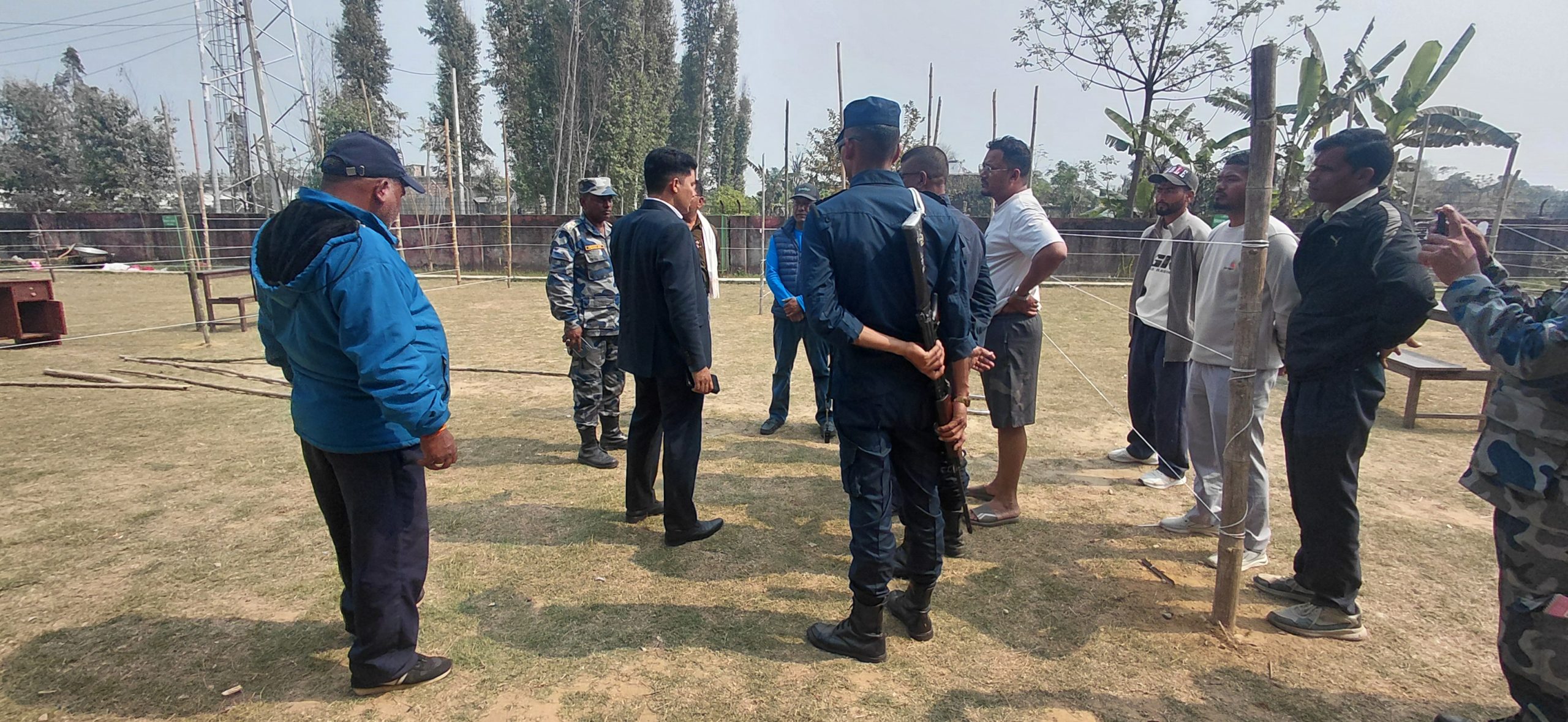 बाँकेका सहायक सिडिओ गुरुङद्वारा भुवार भवानी मावि मतदान स्थलको अनुगमन