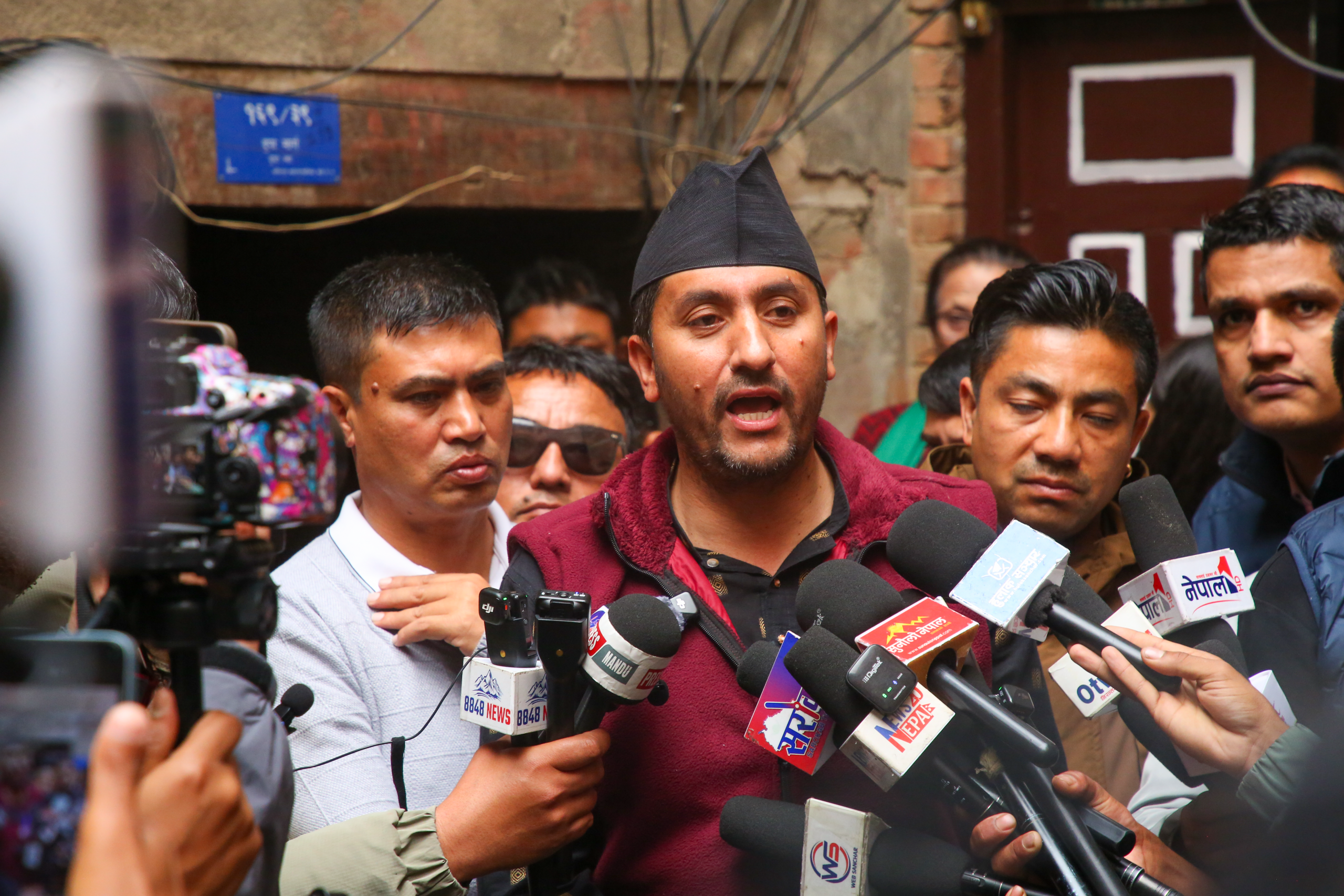 सहीद परिवारलाई भेटेपछि सांसद खरेलले भने :जेनजी आन्दोलनको अपूरो सपना पूरा गर्छौं (भिडियो सहित)
