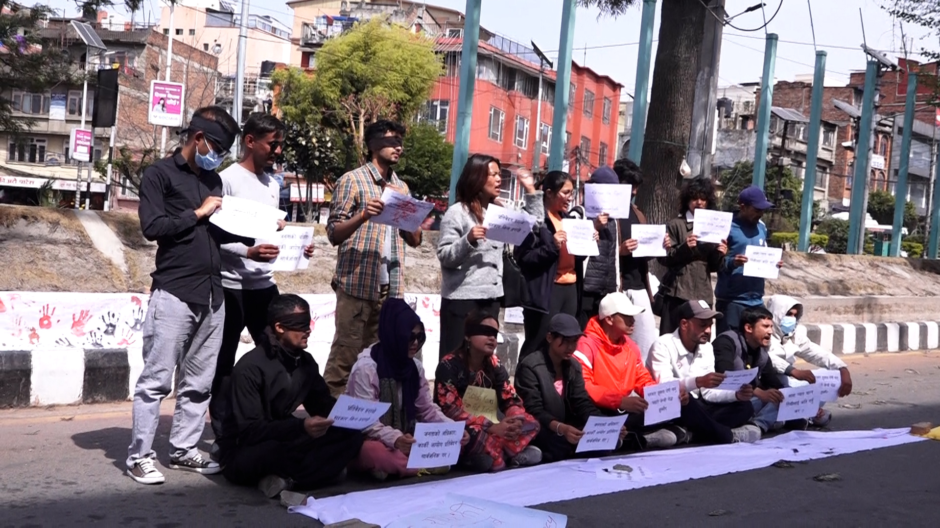 कार्की आयोगको प्रतिवेदन सार्वजनिक गर्न माग गर्दै माइतीघर मण्डलामा प्रदर्शन (भिडियो सहित)
