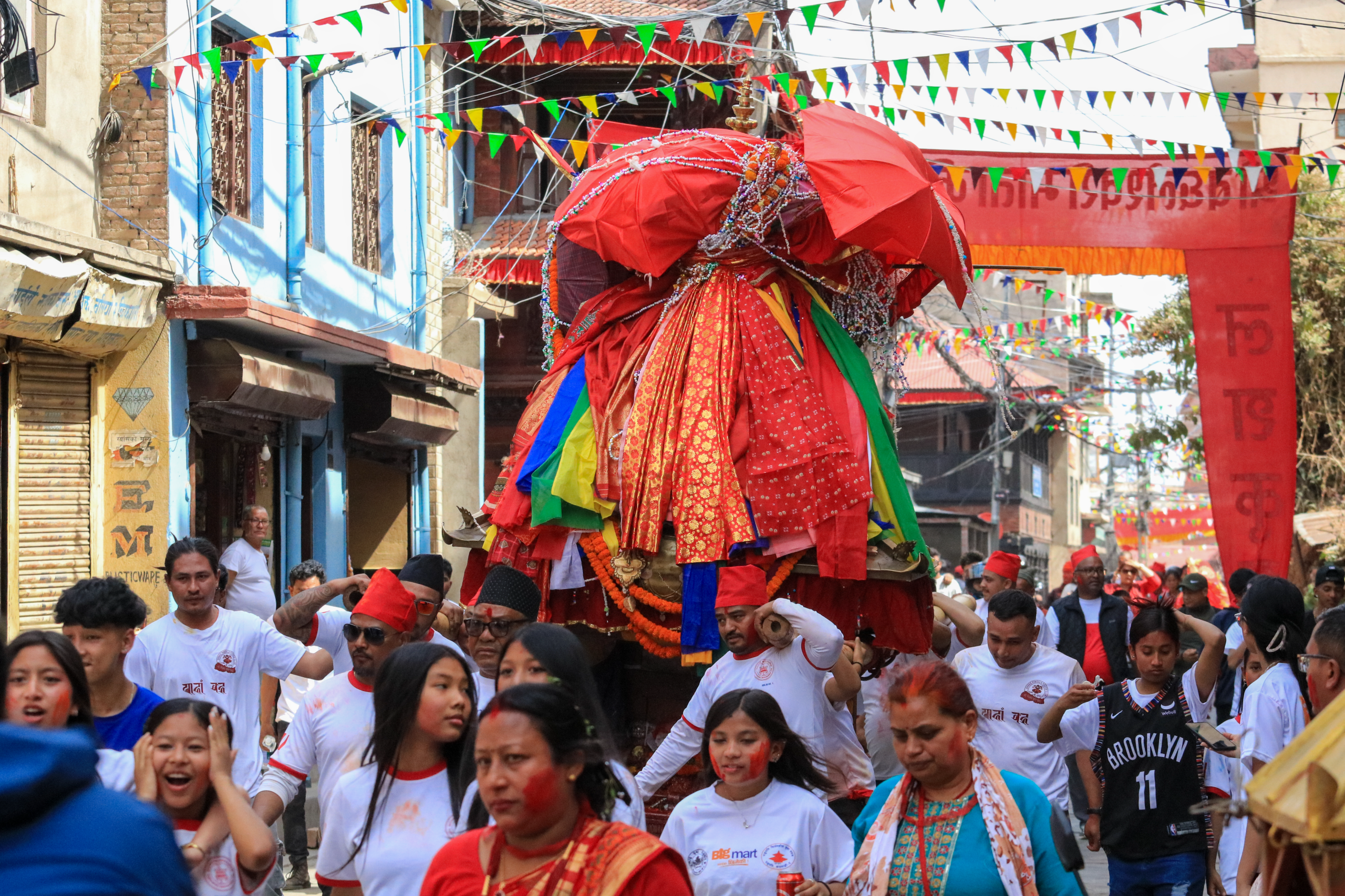 पाशुपत क्षेत्रमा श्री बज्रेश्वरी देविको रथयात्रा