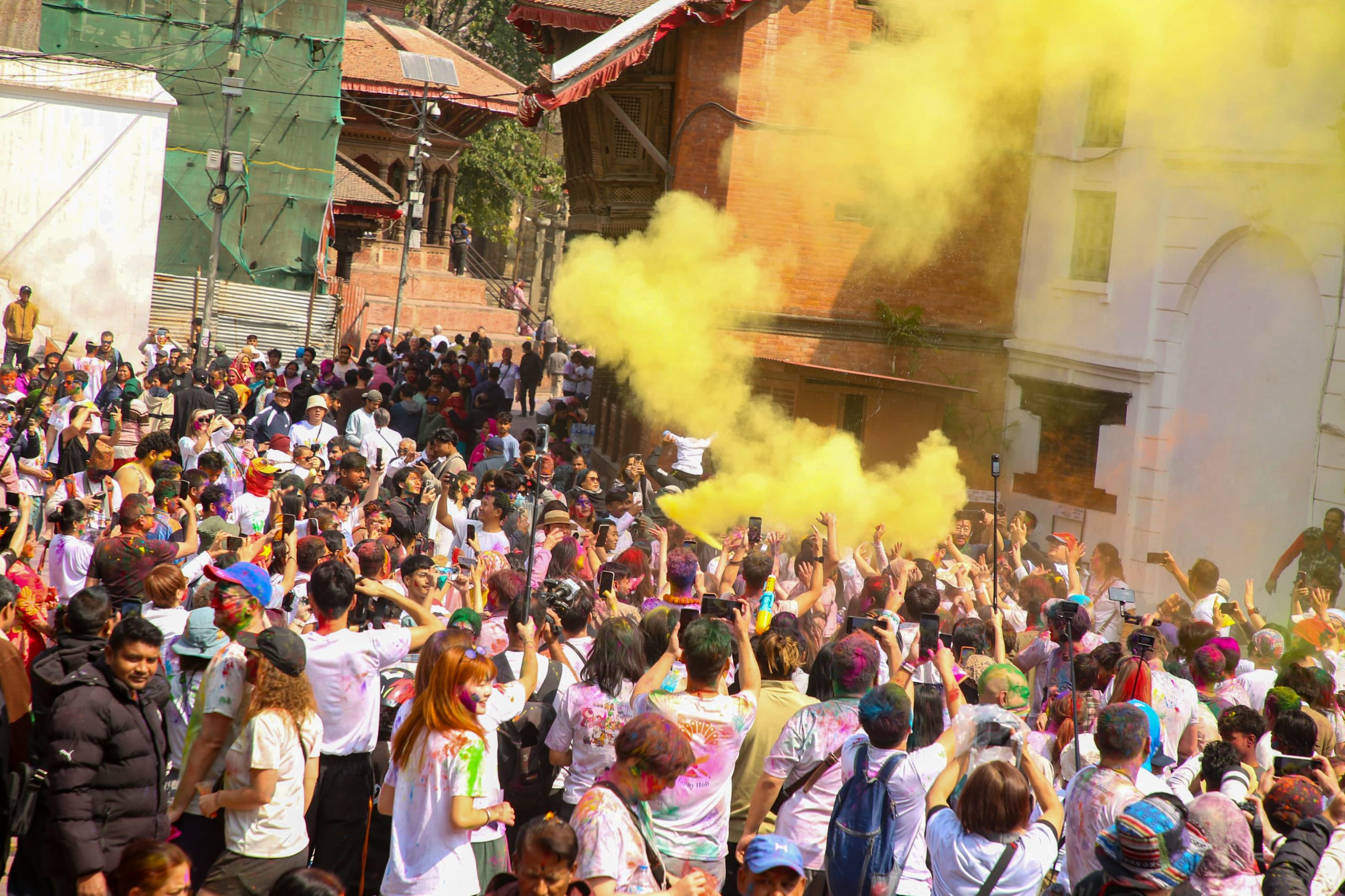 होलीमा गुञ्जिरहेकाछन् पुरानै गीत