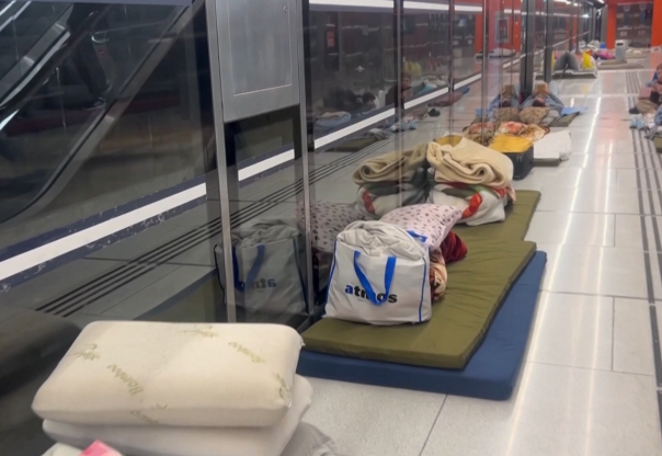 क्षेप्यास्त्र आक्रमणको त्रास : भूमिगत रेल स्टेशनहरू बने आश्रय स्थल