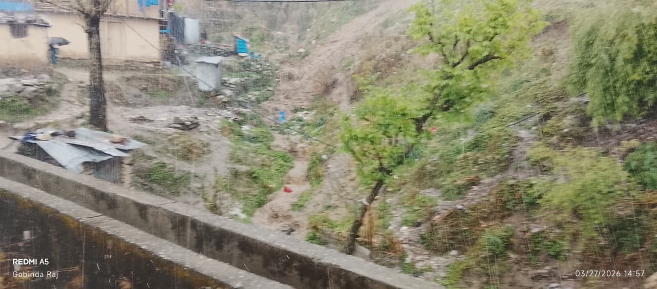 बाजुरामा भारी बर्षा र असिनापानी