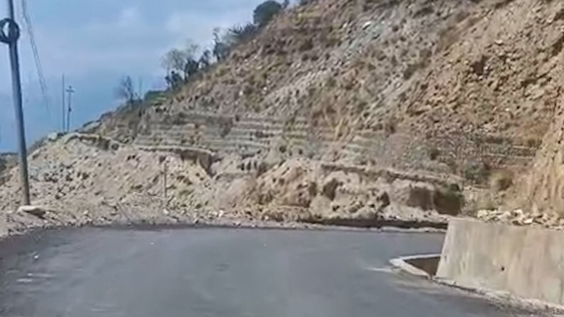 कालोपत्रेले फेरियो हुल्म–मान्म सडक