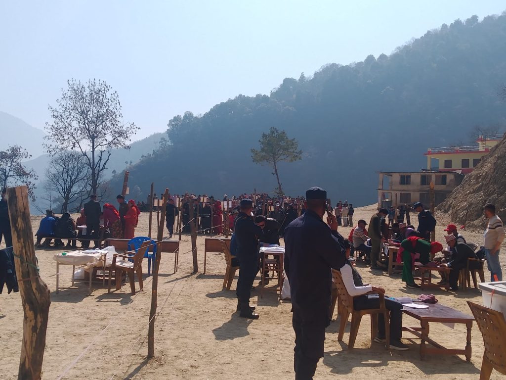 बाजुरामा शान्तिपूर्ण वातावरणमा मतदान हुँदै