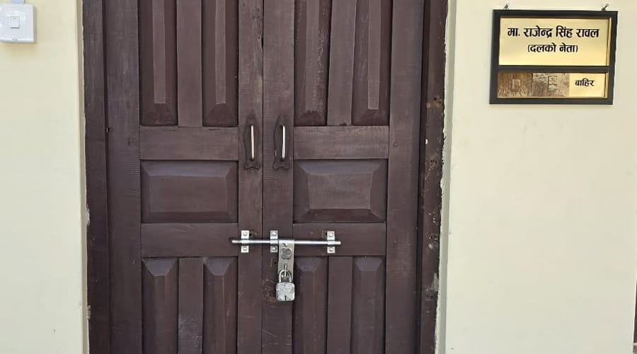 एमाले सुदूरपश्चिम संसदीय दलको कार्यालयमा युवा संघको तालाबन्दी