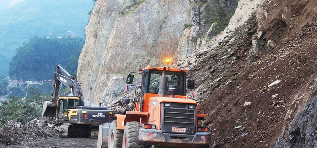 मुग्लिन–मलेखु सडकखण्डः घोप्टे भिरको भित्तो काटियो