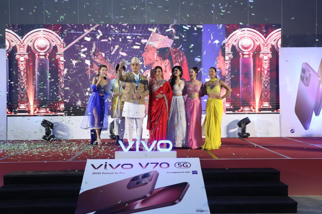 भिभोद्धारा ५० एमपीजाइस सुपर टेलिफोटो क्यामेरा सहितभी ७० सार्वजनिक