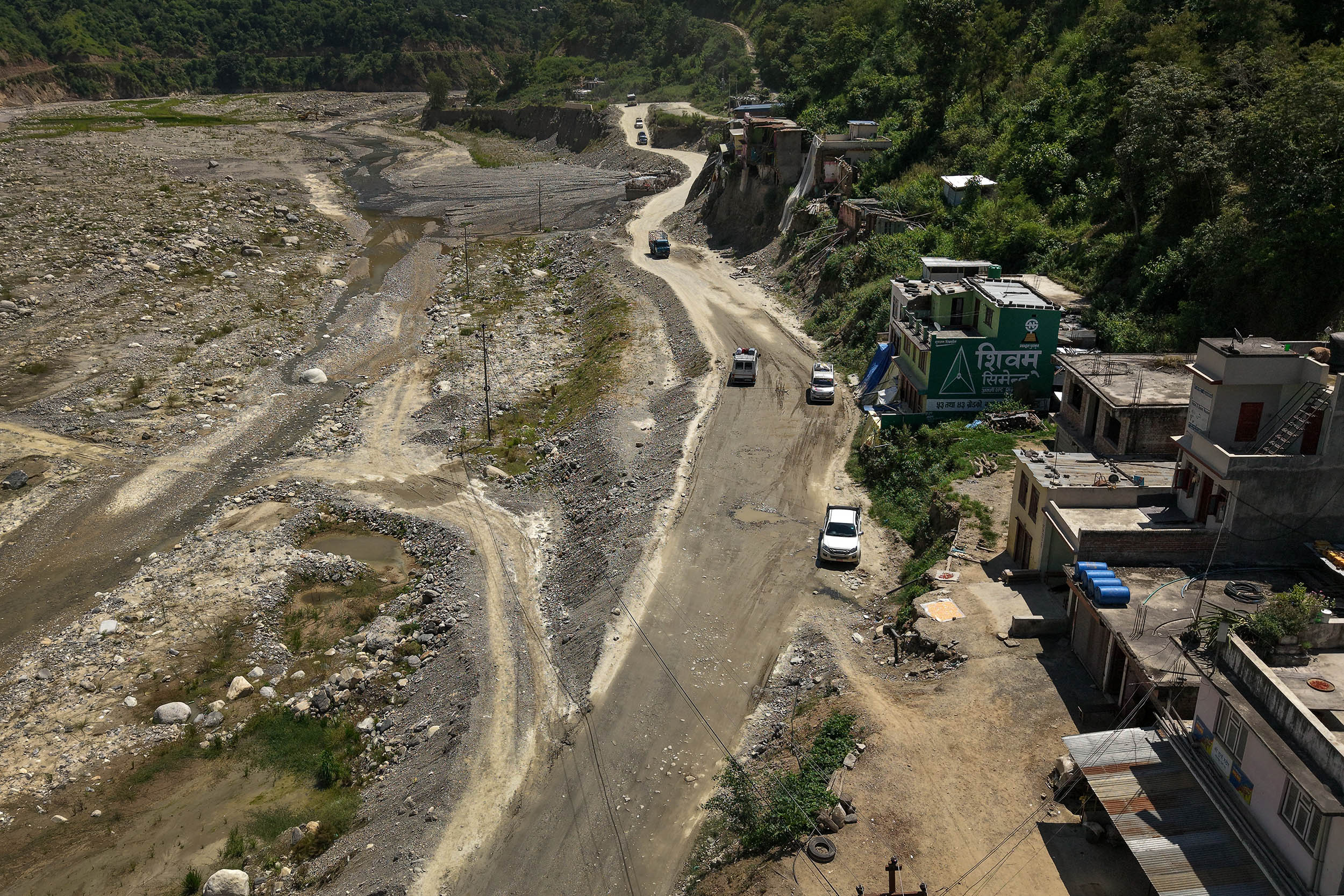 बाढीले शनिबारदेखि ठप्प बीपी राजमार्ग खुल्यो