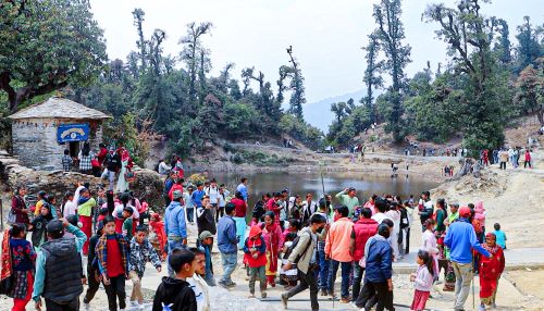 पर्यटकलाई आकर्षित गर्दै बराहताल