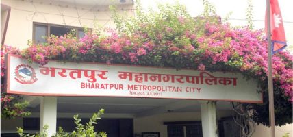 भोटेकोशी बाढी प्रभावितका लागि भरतपुर महानगरद्वारा एक करोड एक लाख सहयोग