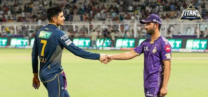 आइपिएलमा गुजरात र संघर्षरत कोलकाता खेल्दै