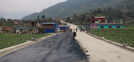 दरवाङ–मुना–ढोरपाटन सडकः ताकममा कालोपत्र सुरु