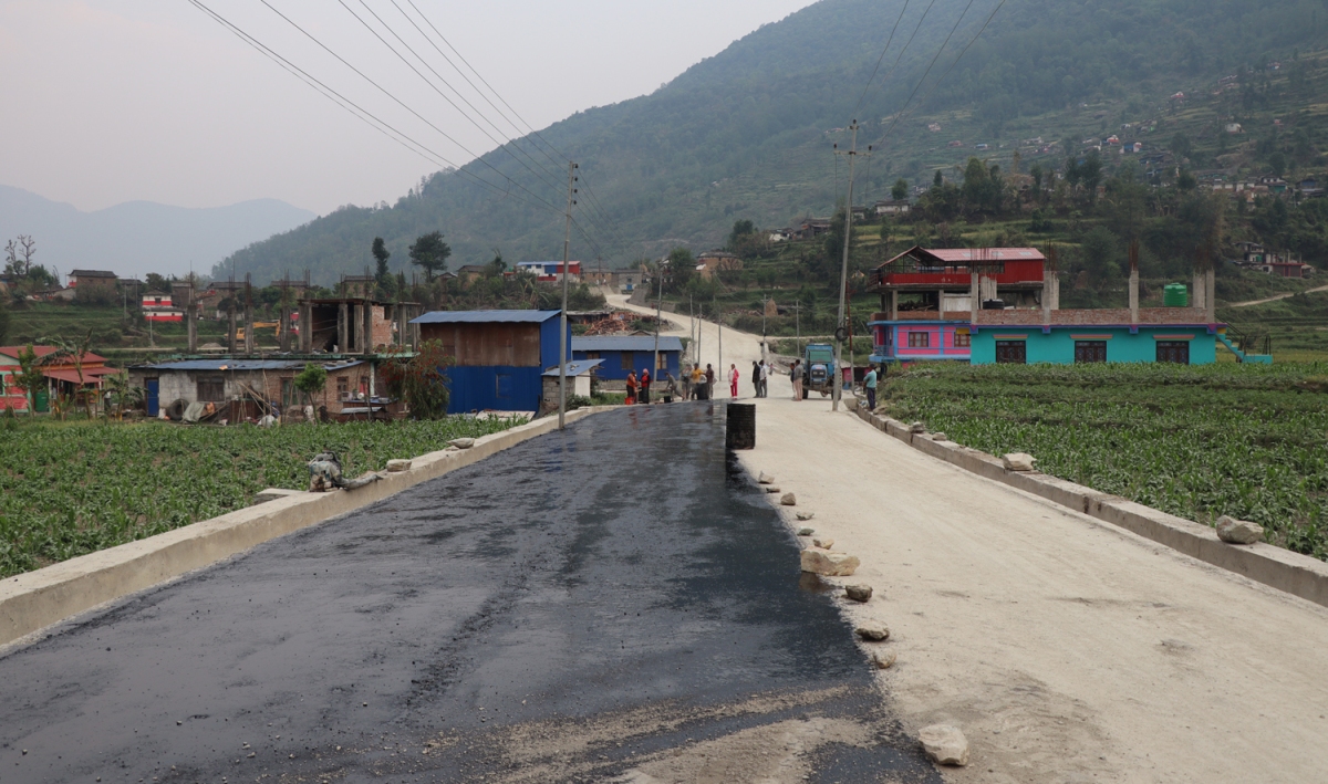 दरवाङ–मुना–ढोरपाटन सडकः ताकममा कालोपत्र सुरु