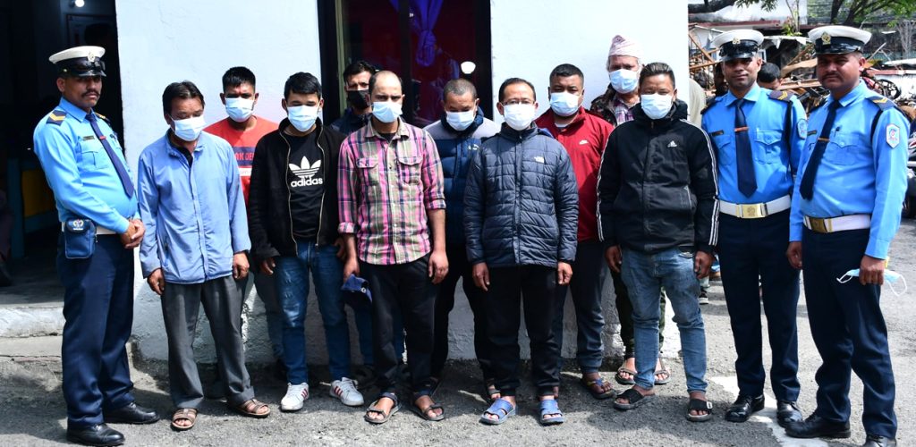 मापसे गरी सवारी चलाउने १६ जना कारबाहीमा