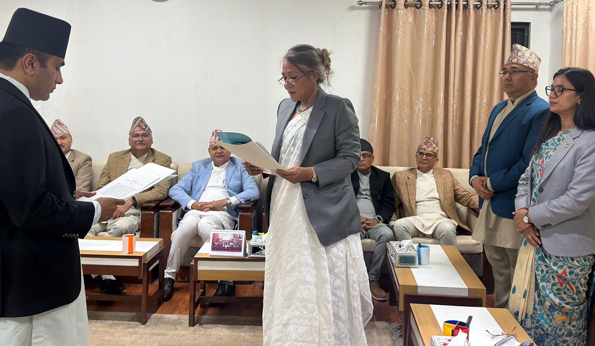 नवनियुक्त महान्याधिवक्ता डा कँडेलको शपथ