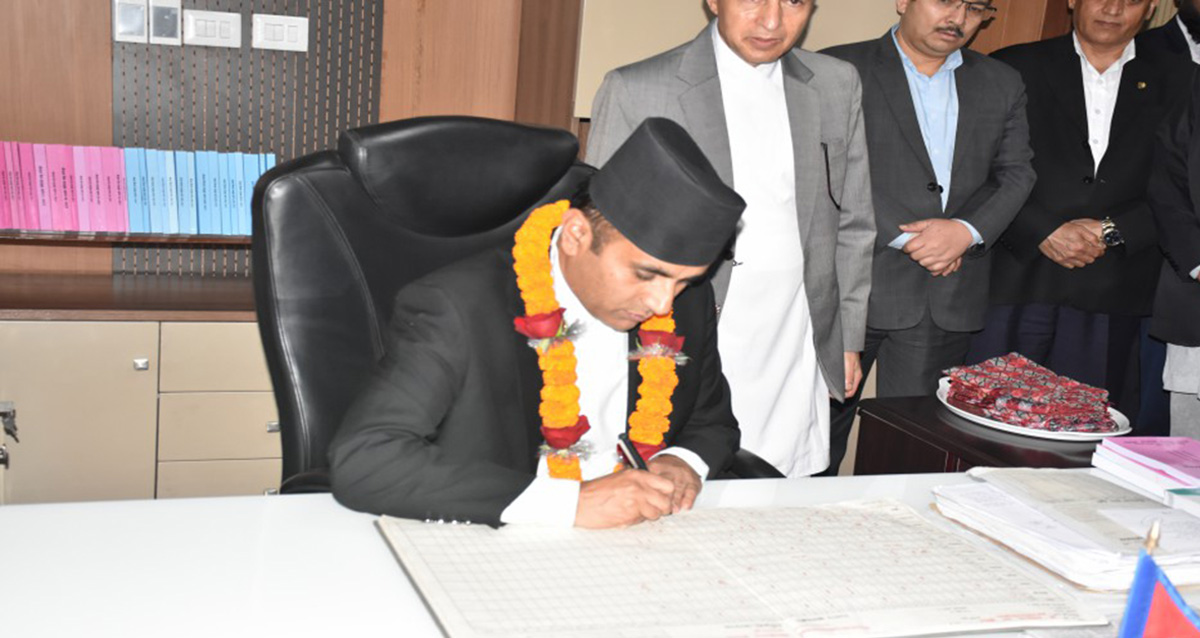 महान्यायाधिवक्ता कँडेलविरुद्धका उजुरीमाथि सुनुवाइ जारी