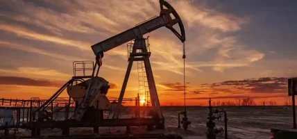 हर्मुज खोल्ने इरानको घोषणापछि तेलको मूल्यमा झण्डै १५ प्रतिशत गिरावट