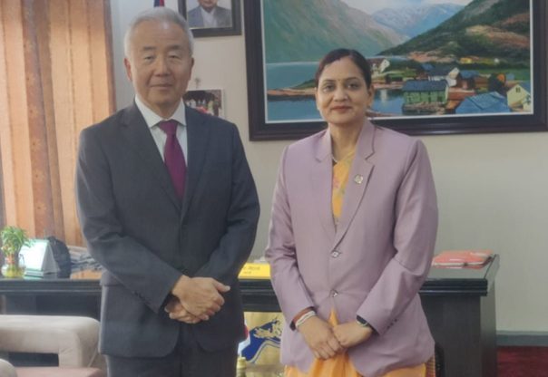 स्वास्थ्यमन्त्री मेहतासँग र एडिबीका देशीय निर्देशकको शिष्टाचार भेट