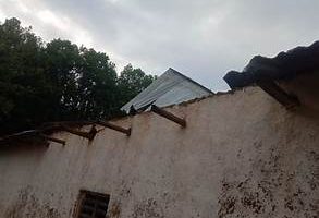 हावाहुरीले विद्यालयको छानो उडायो, पठनपाठन प्रभावित