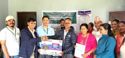 सानिमा जिआइसी इन्स्योरेन्सद्वारा विद्यालयलाई कम्प्युटर र खानेपानी फिल्टर हस्तान्तरण