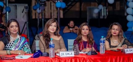 ‘ट्रेडिसनल डिजाइनर रनवे–२०२६’ मा अस्मिता र महेन्द्रलाई मोडल अफ द इयरको उपाधि