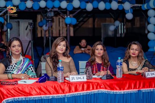 ‘ट्रेडिसनल डिजाइनर रनवे–२०२६’ मा अस्मिता र महेन्द्रलाई मोडल अफ द इयरको उपाधि