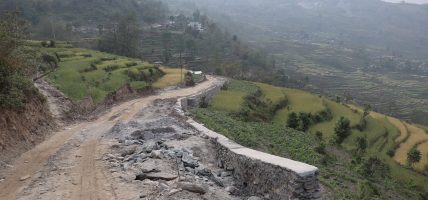 ताकम–हिलापोखरी–सोलवाङ सडक स्तरोन्नति सुरु