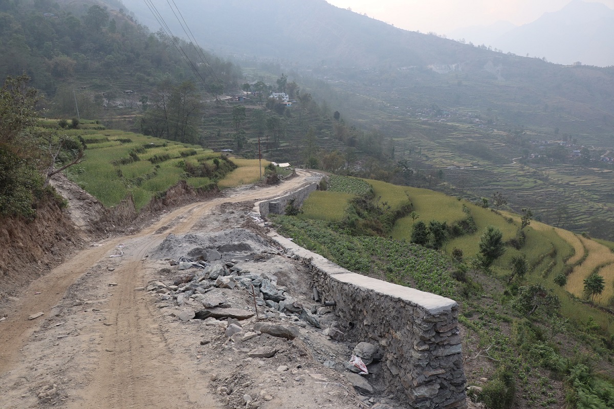 ताकम–हिलापोखरी–सोलवाङ सडक स्तरोन्नति सुरु