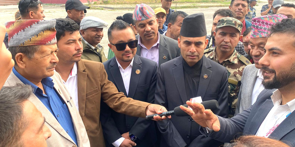 मन्त्री डा तिमिल्सिनाद्वारा सुरक्षण मुद्रण केन्द्रको निरीक्षण, राजस्व तिरेको २४ घण्टाभित्र छाप्न सुरु