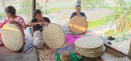 परम्परागत सीप र हस्तकला आम्दानीको मुख्य स्रोत