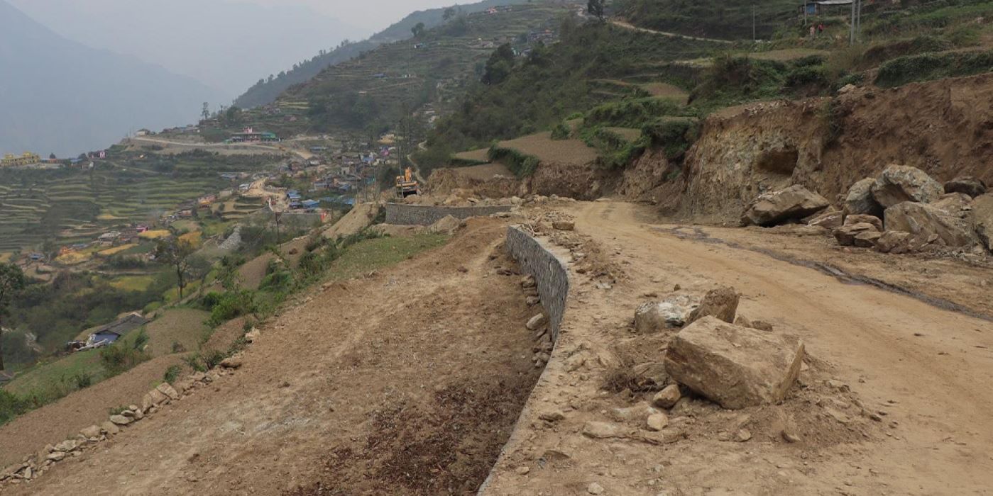 पेट्रोलियम पदार्थको मूल्यवृद्धिको प्रभाव दरवाङ(मुना(ढोरपाटन सडक निर्माणमा