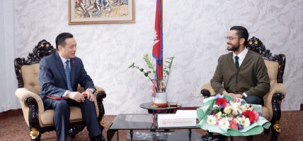 शिक्षामन्त्री पोखरेलसँग चिनियाँ राजदूतको शिष्टाचार भेटवार्ता