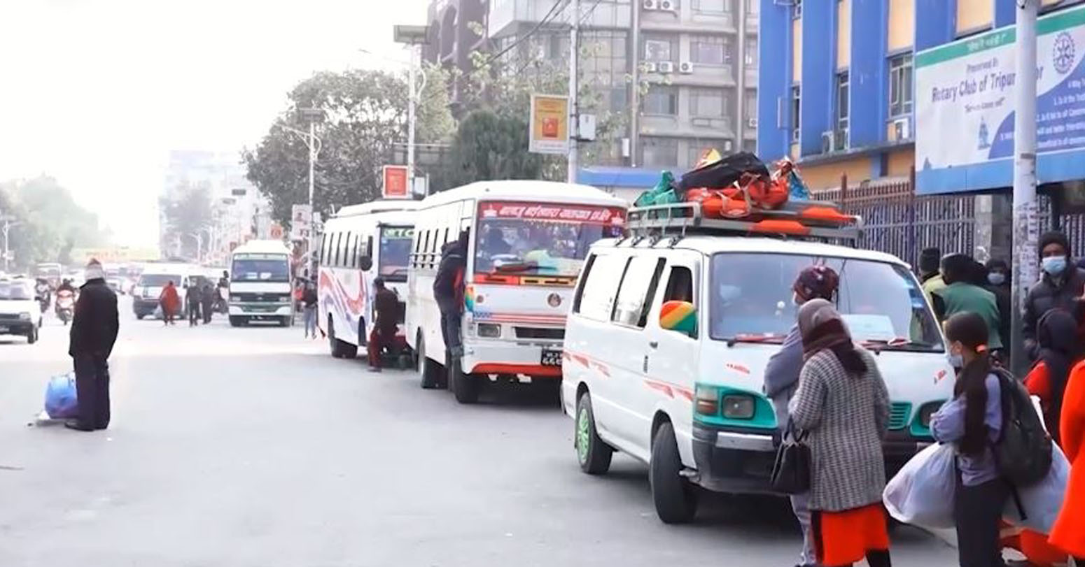 मनपरी भाडा उठाउँदै सार्वजनिक यातायातका परिचालक