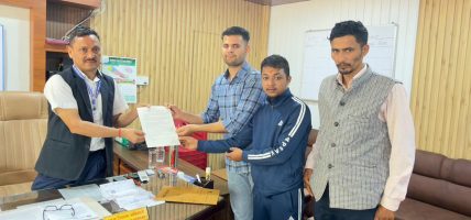 धनगढीमा रात्रीकालीन व्यवसाय सञ्चालन गर्न माग, रास्वपाका युवा नेताहरुले बुझाए ज्ञापन