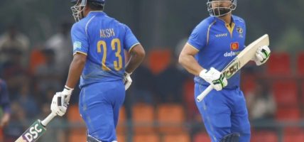 अर्यान्सको शतकमा युएईले ओमानलाई दियो २६९ रनको लक्ष्य