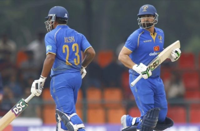 अर्यान्सको शतकमा युएईले ओमानलाई दियो २६९ रनको लक्ष्य