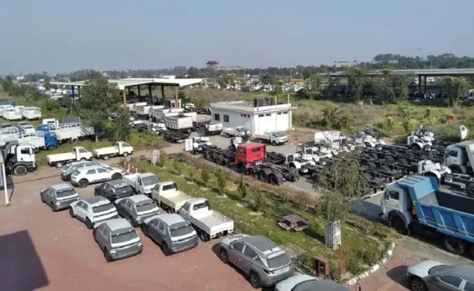 ईभी आयात घट्यो, पेट्रोल गाडीमा आकर्षण बढ्यो