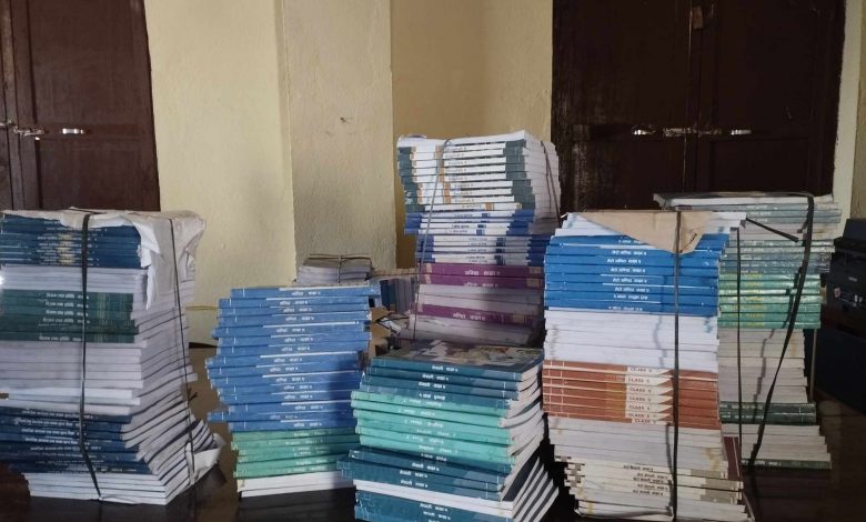 नयाँ शैक्षिकसत्र वैशाख २ गतेदेखि, पाठ्यपुस्तक विद्यालयमा पुर्याइँदै