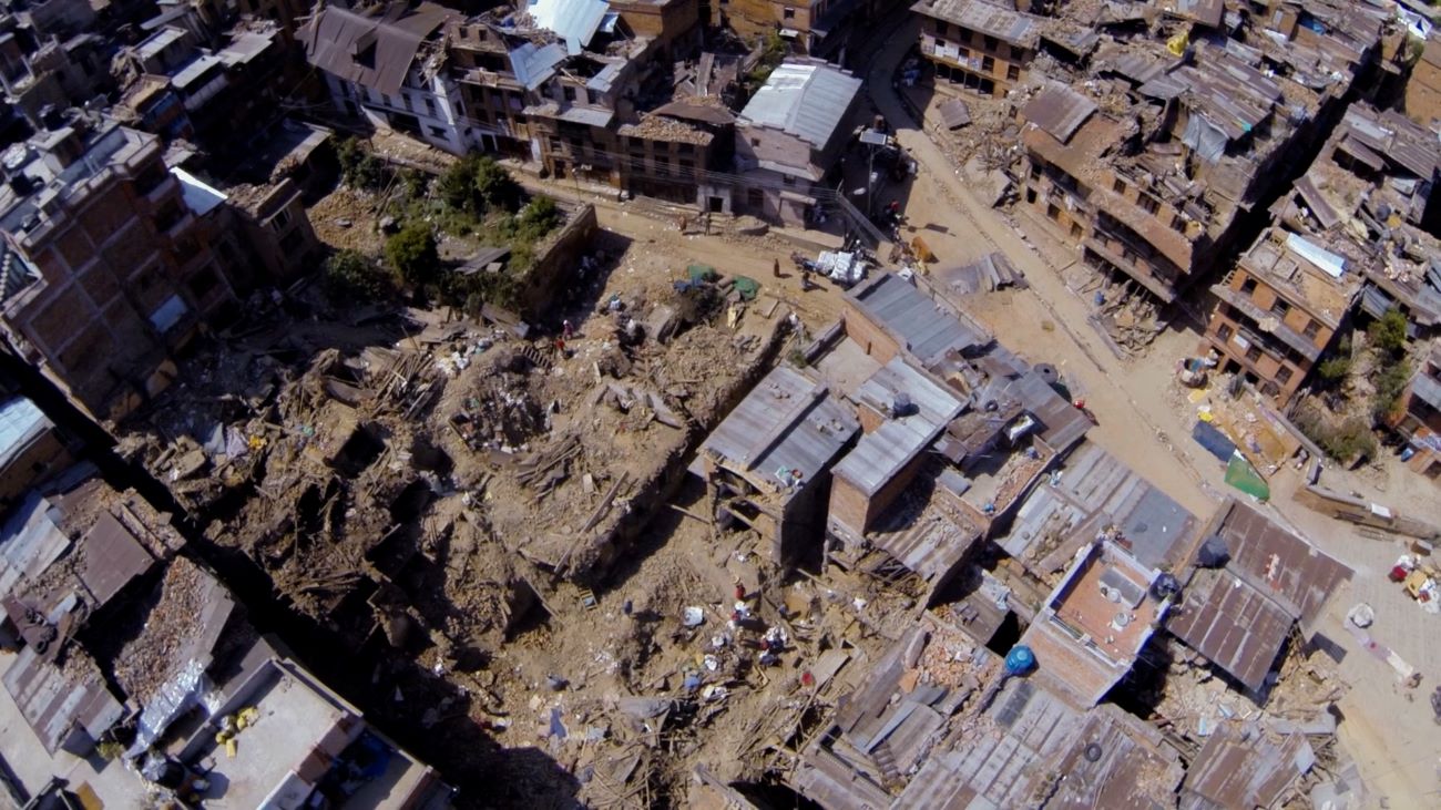 ०७२ विनाशकारी भूकम्प : दशक वित्यो पीडा र सम्झना ताजै, सरकार के गर्दैछ ?