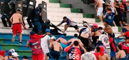 पराग्वे खेलमा हिंसा, दर्जनौँ घाइते