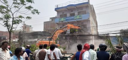 वीरगन्जमा अतिक्रमित संरचना भत्काउन सुरु
