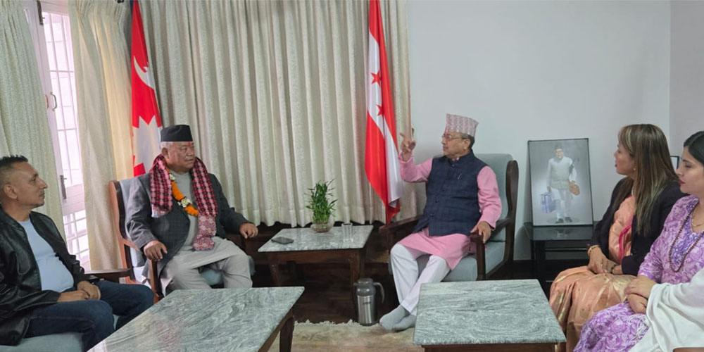 कांग्रेस संसदीय दलका नेता आङ्देम्बे र पूर्णबहादुर खड्काबीच भेटवार्ता