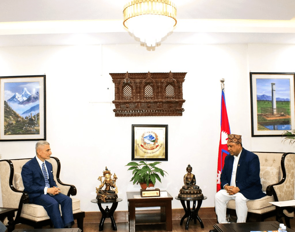 परराष्ट्रमन्त्री खनालसँग अमेरिकी सहायक विदेशमन्त्री कपुरको भेट