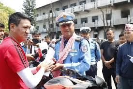 चोरी भएका दुईपाङ्ग्रे साधन सम्बन्धित धनीलाई हस्तान्तरण