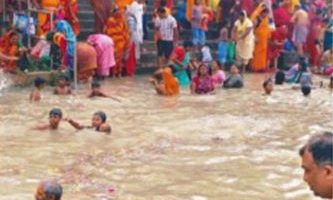 दूधमतीमा भव्य शाही स्नान, साँझ सवा लाख दीप जलाइने