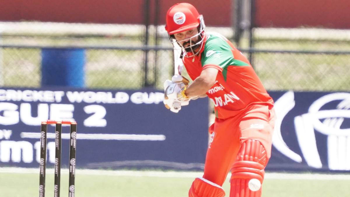 नेपालविरुद्ध १३० रन जोडेर आउट भए सिंह